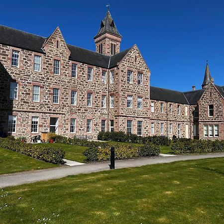 Inverness Great Glen Town House, 5 Minute Drive From Town Centre エクステリア 写真
