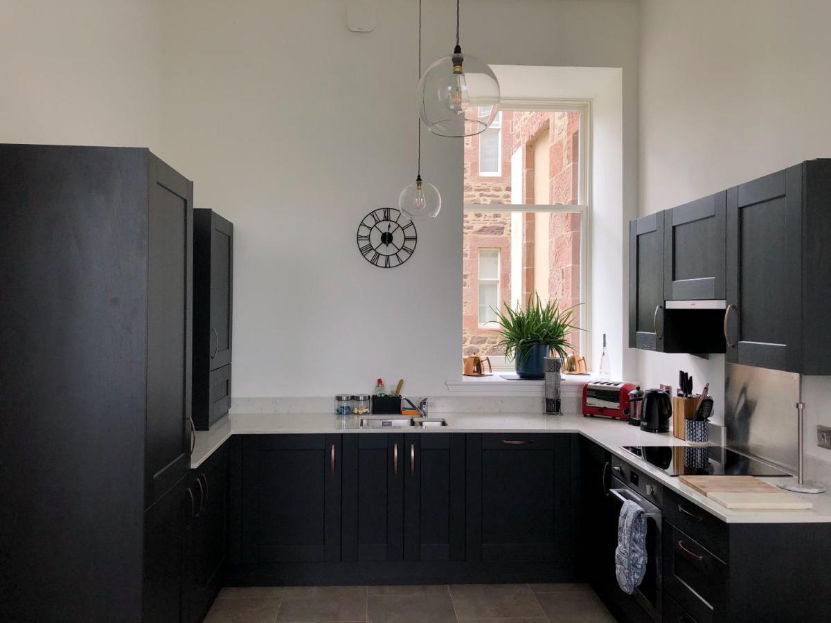 Inverness Great Glen Town House, 5 Minute Drive From Town Centre エクステリア 写真
